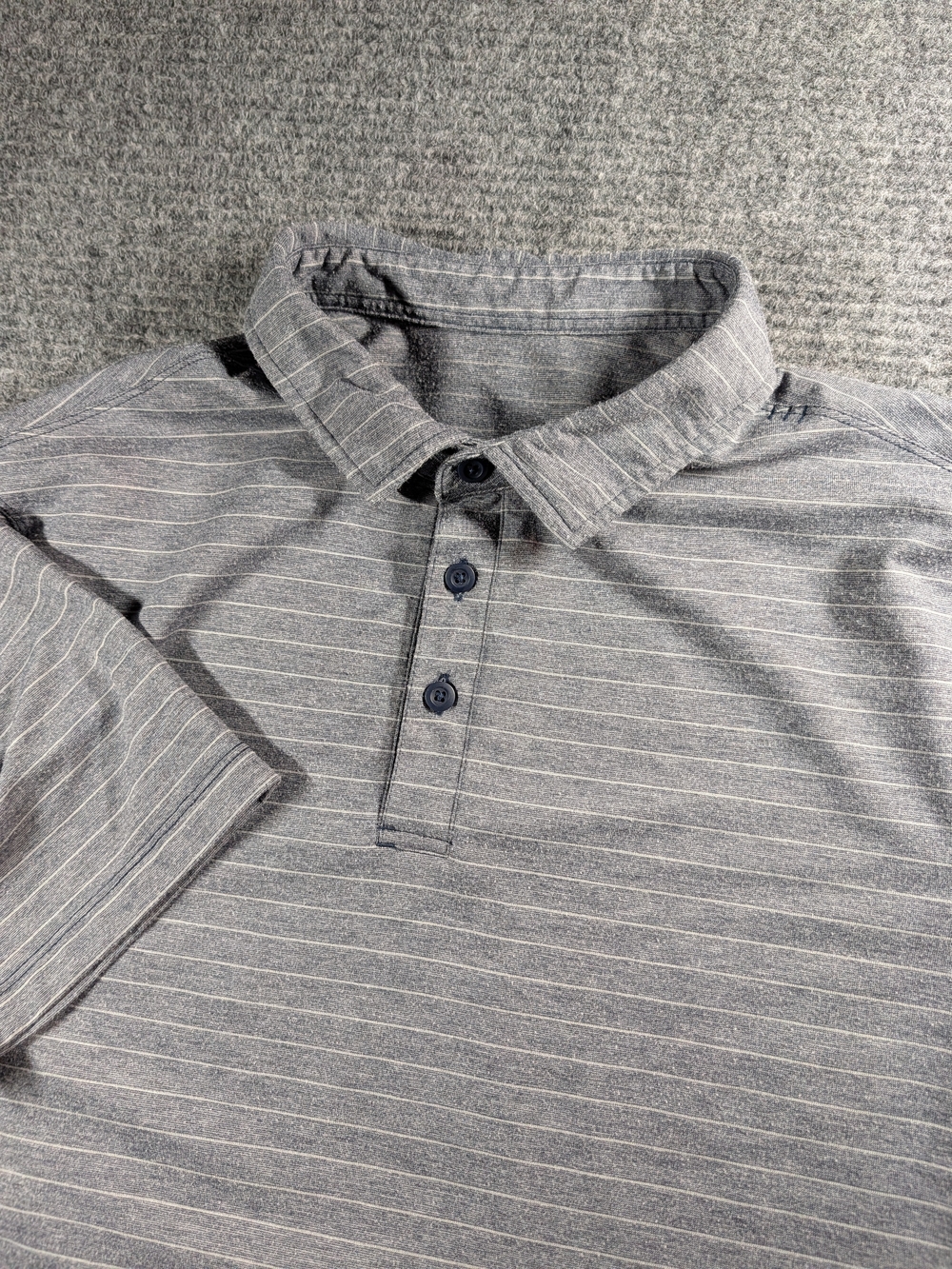 Lululemon Evolution Polo Shirt Mens *Medium Gray Striped Athletic Performance